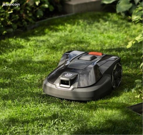 Robot tondeuse — Hush Garden paysagiste